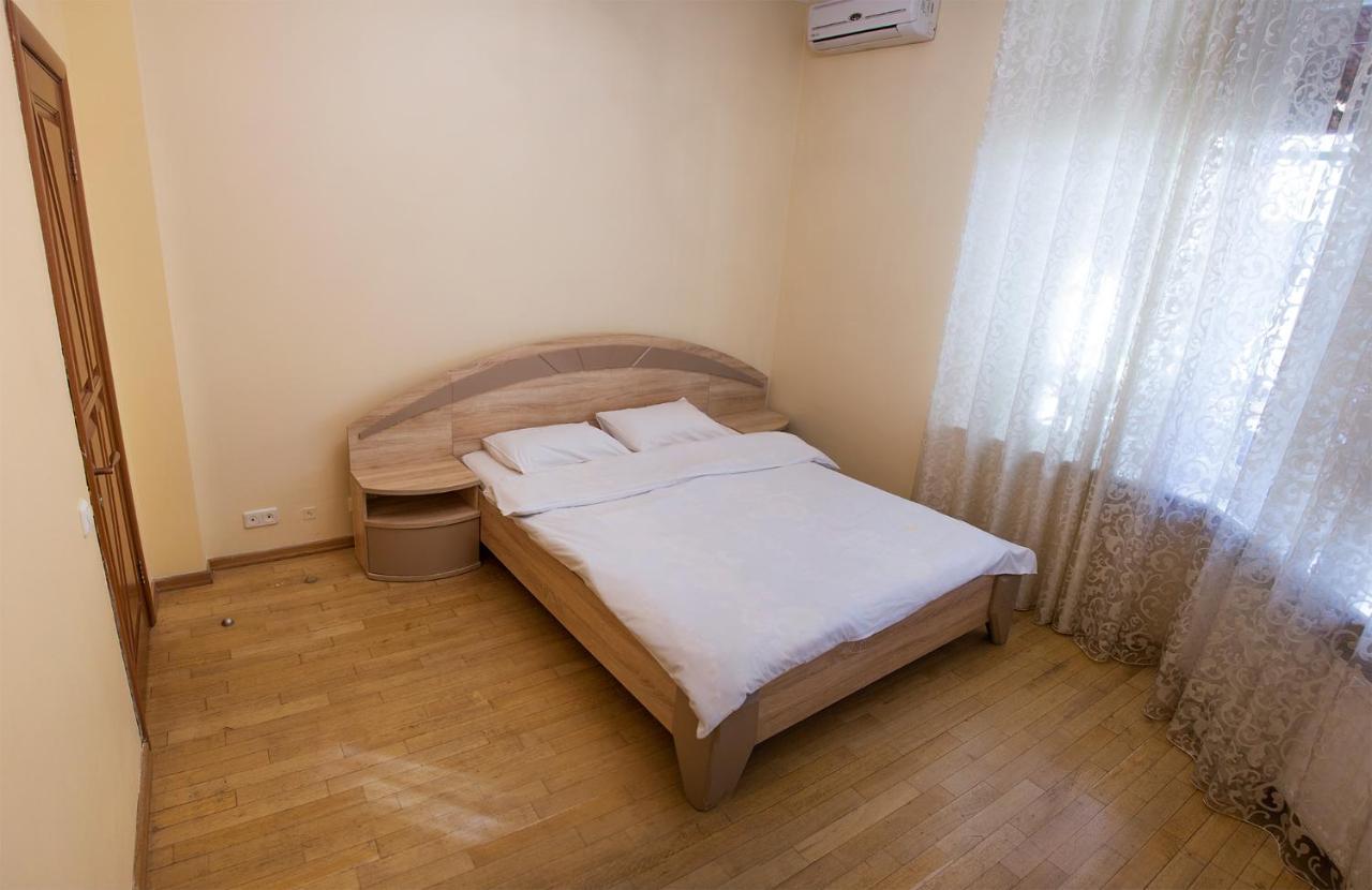 Two Bedroom Apartment With Balcony Kiew Exterior foto