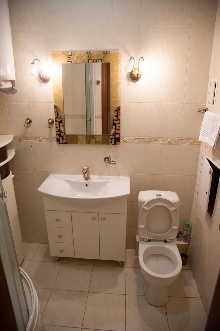 Two Bedroom Apartment With Balcony Kiew Exterior foto